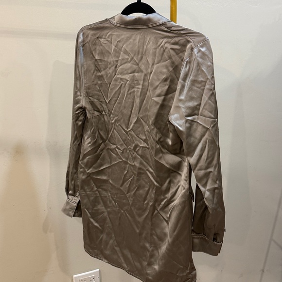 Silk Laundry Relaxed Blazer in slate or hazelnut sandwashed silk. - Picture 7 of 9